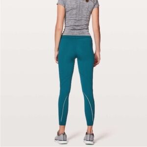 Lululemon Chasing Miles Tight *25" in Dark Uniform Blue size 4